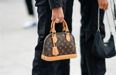 louis vuitton bag paris price|louis vuitton bag average price.